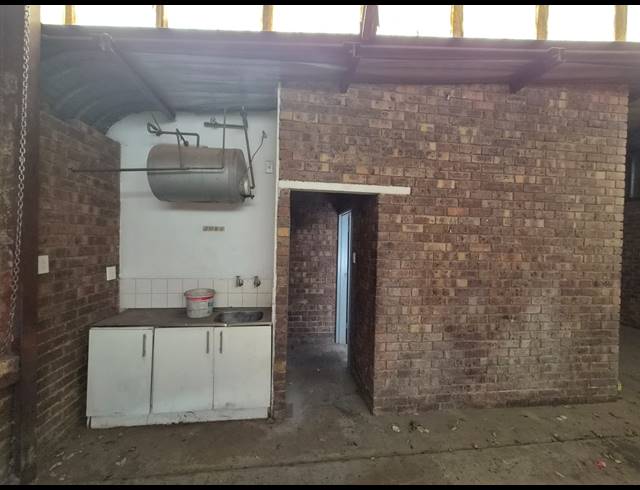 172M² WAREHOUSE TO LET IN WADEVILLE